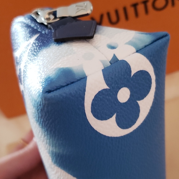 Louis Vuitton Escale Blue Cosmetic Toiletry Pouch Giant Flower Monogram Pochette - Picture 14 of 17